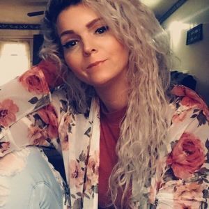 Meet your Posher, Rena